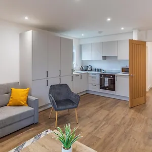  Apartment 2 Bed 2 Bath Near College, Beach, Hospital - Long Offers United Kingdom