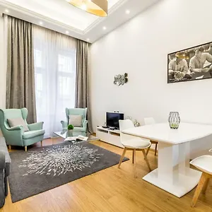  Apartment Hello Downtown - Movie Hungary